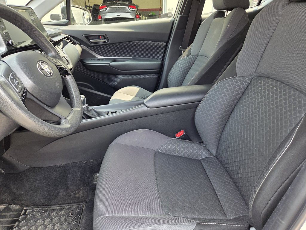 Toyota C-HR LE (FWD) 2021 à Mont-Laurier, Québec - 11 - w1024h768px