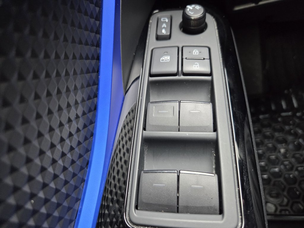 2021 Toyota C-HR XLE Premium in Mont-Laurier, Quebec - 14 - w1024h768px