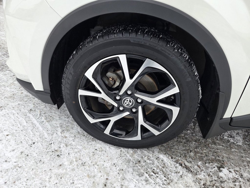 2021 Toyota C-HR XLE Premium in Mont-Laurier, Quebec - 9 - w1024h768px