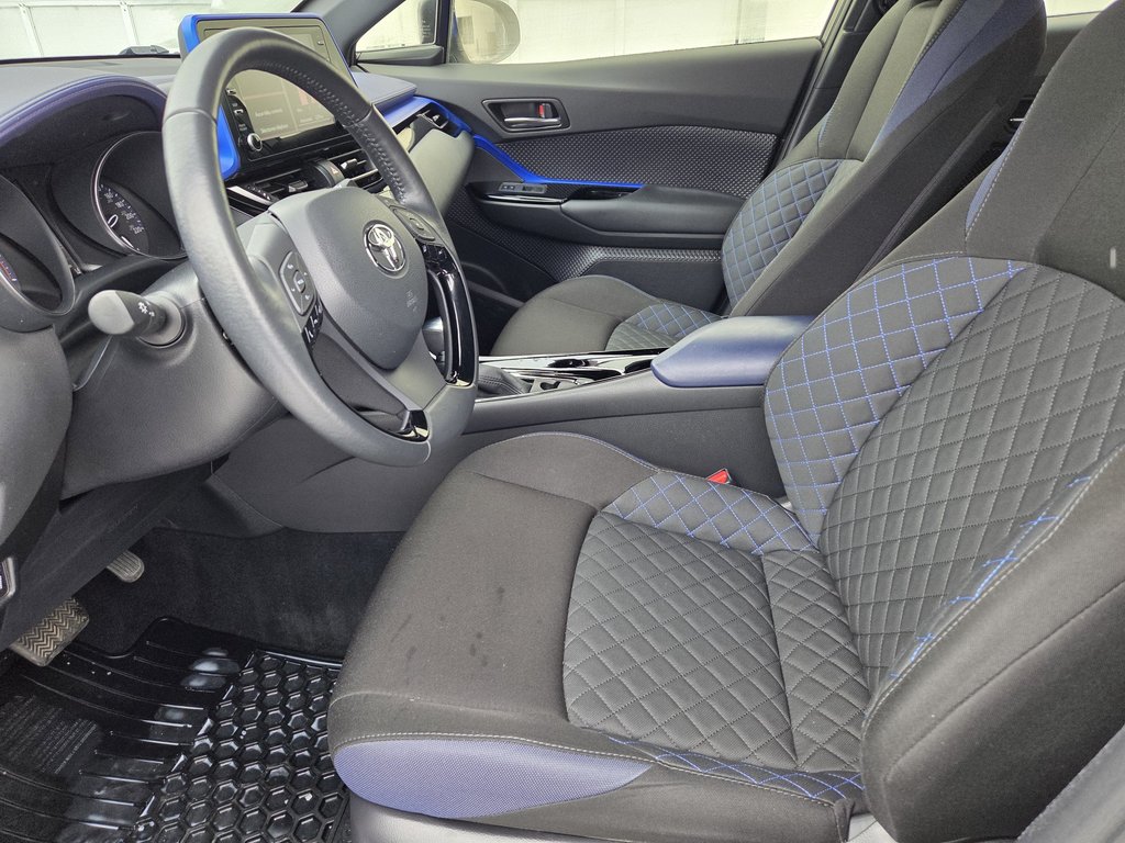 2021 Toyota C-HR XLE Premium in Mont-Laurier, Quebec - 10 - w1024h768px