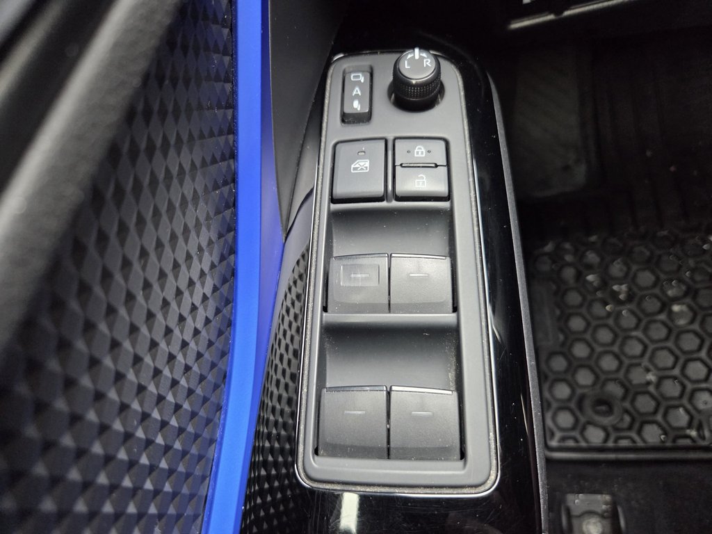 Toyota C-HR XLE Premium 2021 à Mont-Laurier, Québec - 13 - w1024h768px