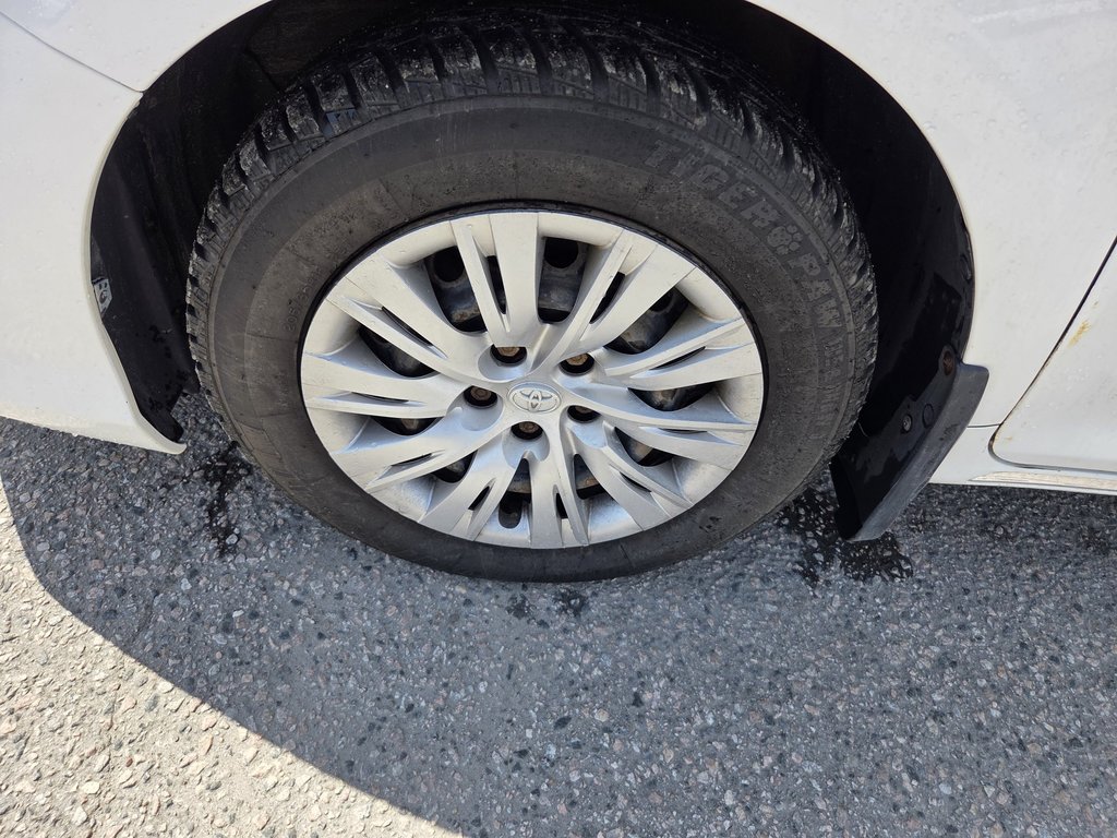2012 Toyota Camry LE (A/C) in Mont-Laurier, Quebec - 10 - w1024h768px