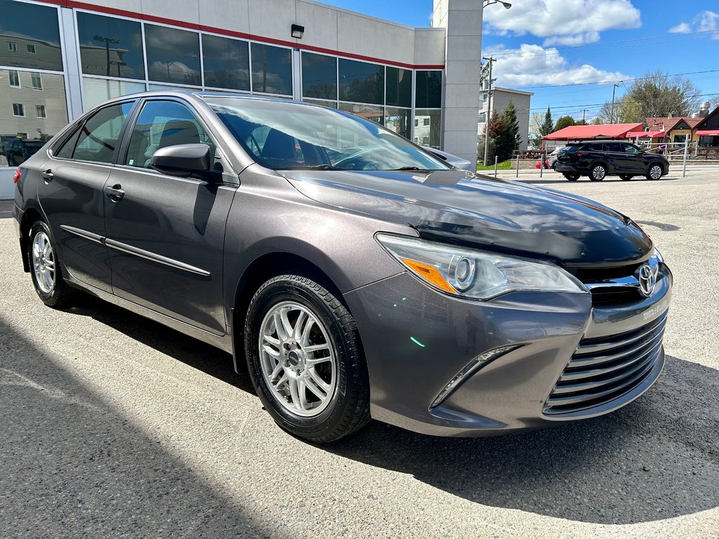 2016 Toyota Camry LE (A/C) in Mont-Laurier, Quebec - 3 - w1024h768px
