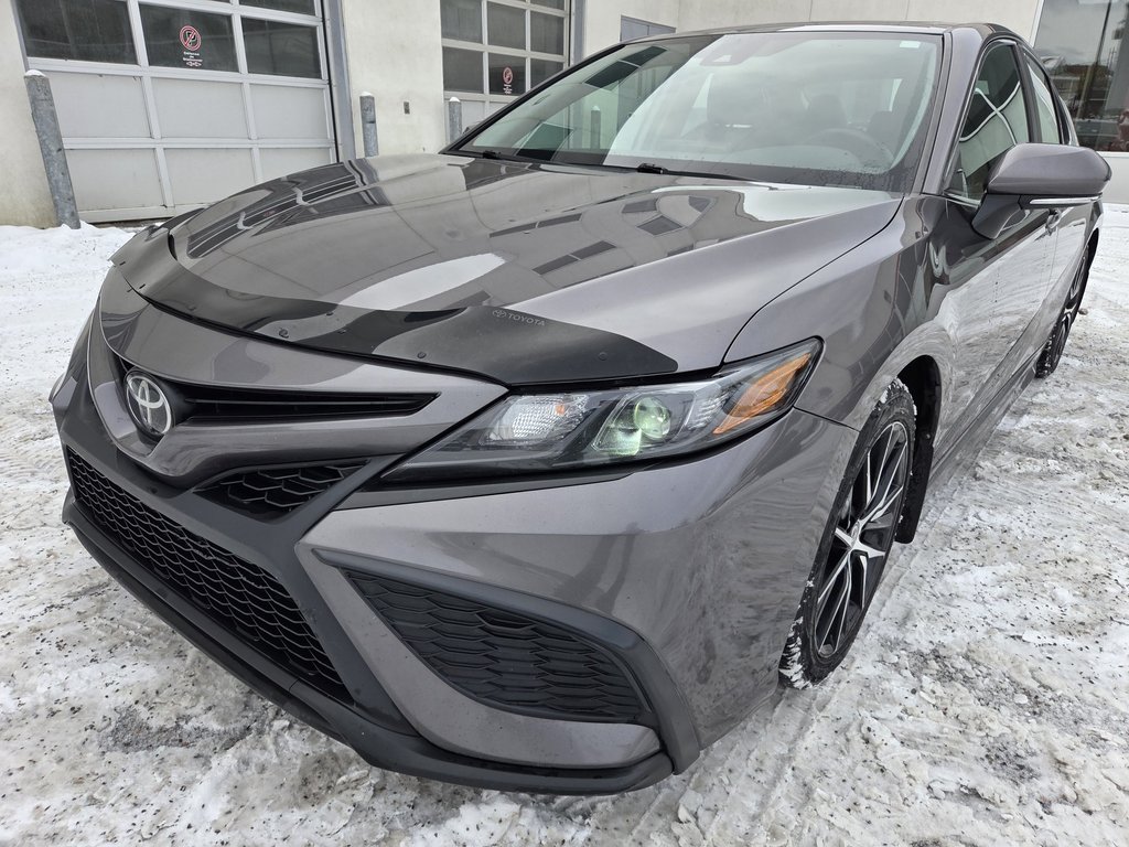 2021 Toyota Camry SE AWD in Mont-Laurier, Quebec - 1 - w1024h768px