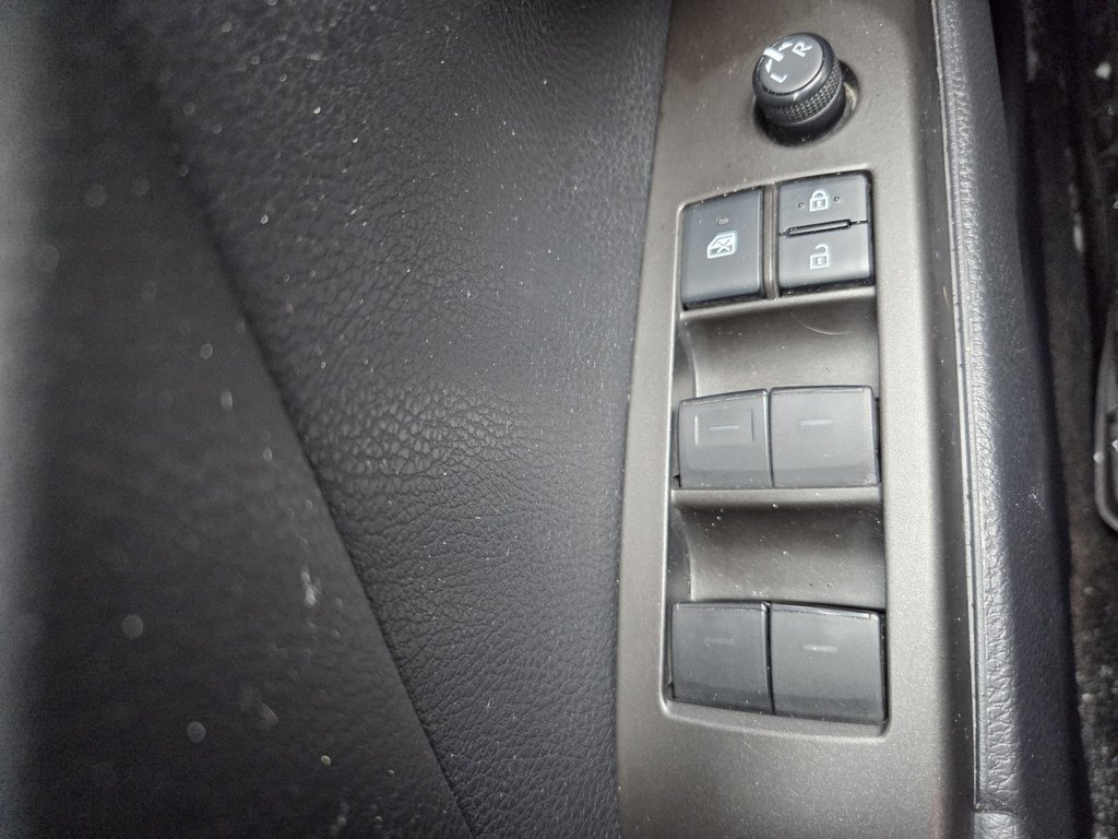 2021 Toyota Camry SE AWD in Mont-Laurier, Quebec - 13 - w1024h768px