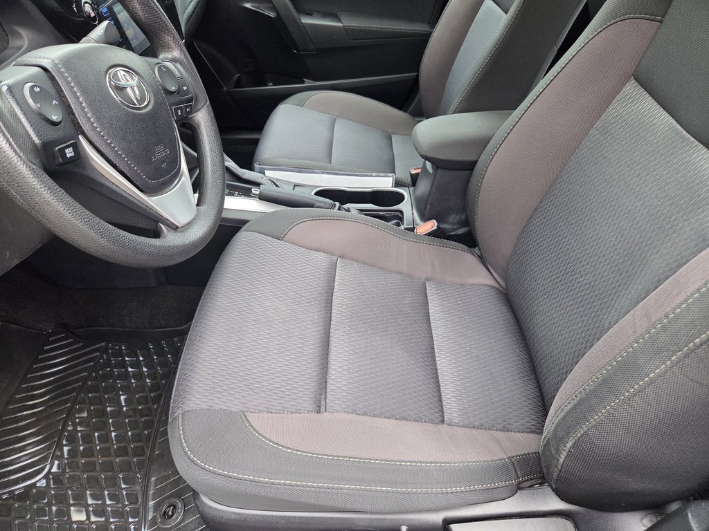 2018 Toyota Corolla LE (A/C) in Mont-Laurier, Quebec - 9 - w1024h768px