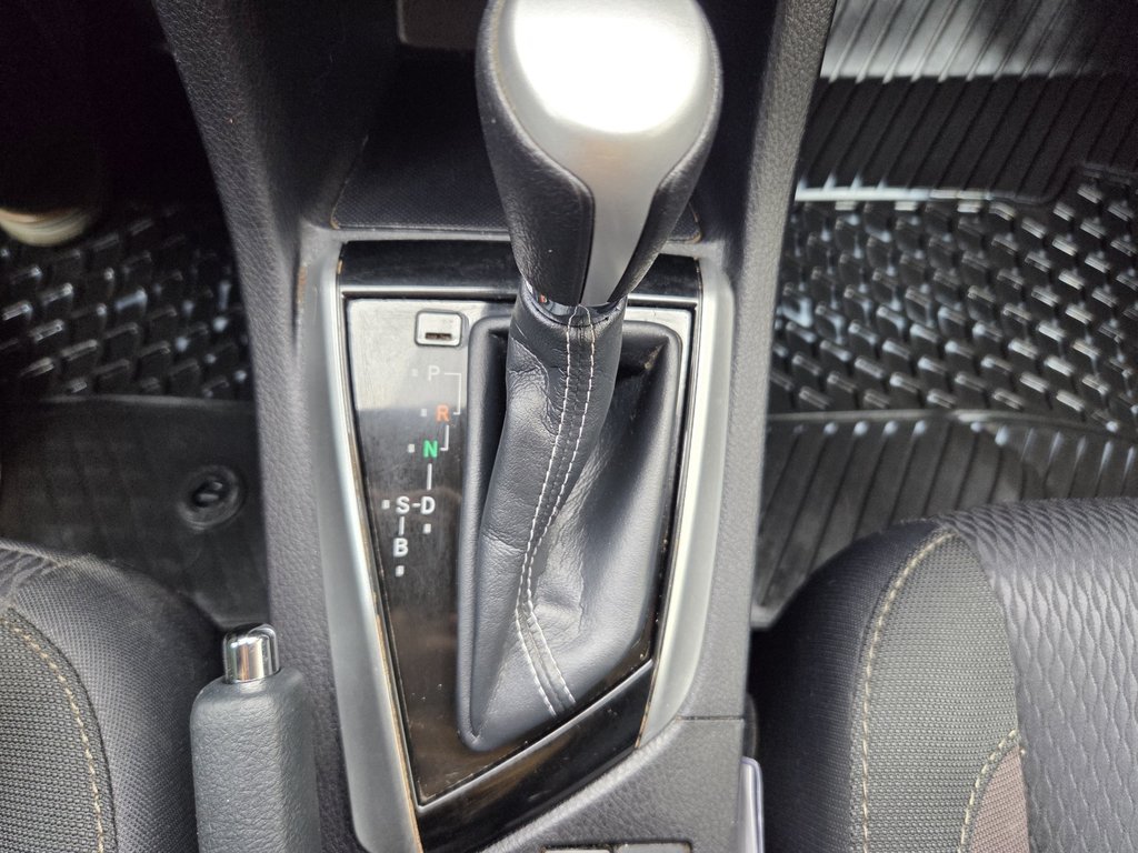 2018 Toyota Corolla LE (A/C) in Mont-Laurier, Quebec - 15 - w1024h768px