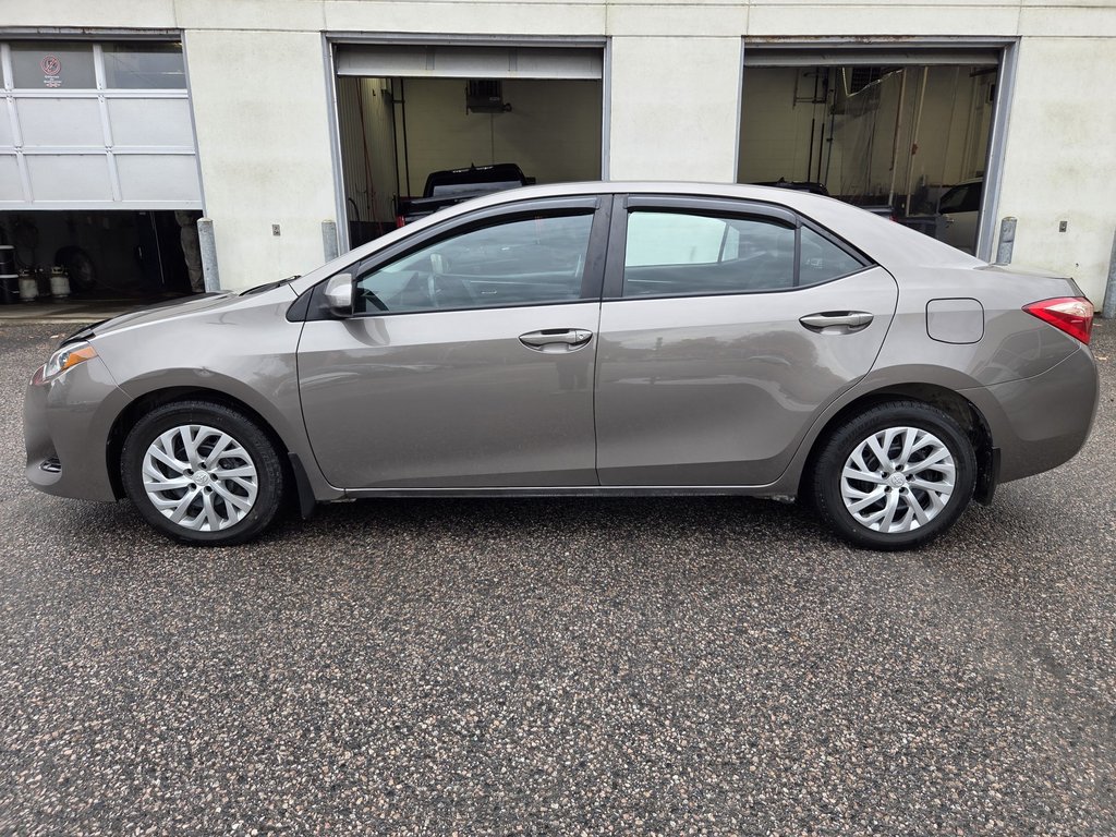 2018 Toyota Corolla LE (A/C) in Mont-Laurier, Quebec - 8 - w1024h768px