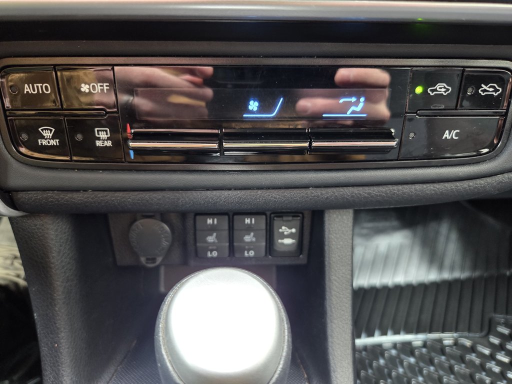 2018 Toyota Corolla LE (A/C) in Mont-Laurier, Quebec - 16 - w1024h768px