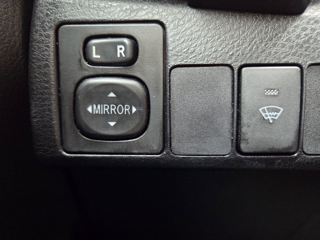 2018 Toyota Corolla LE (A/C) in Mont-Laurier, Quebec - 14 - w1024h768px