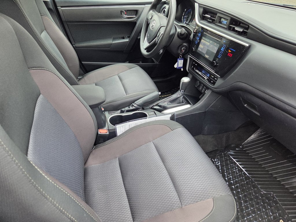 2018 Toyota Corolla LE (A/C) in Mont-Laurier, Quebec - 10 - w1024h768px