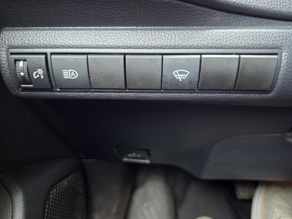 2021 Toyota Corolla Le (A/C) in Mont-Laurier, Quebec - 14 - w1024h768px