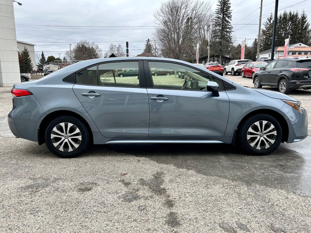 2022 Toyota Corolla Hybride in Mont-Laurier, Quebec - 4 - w1024h768px