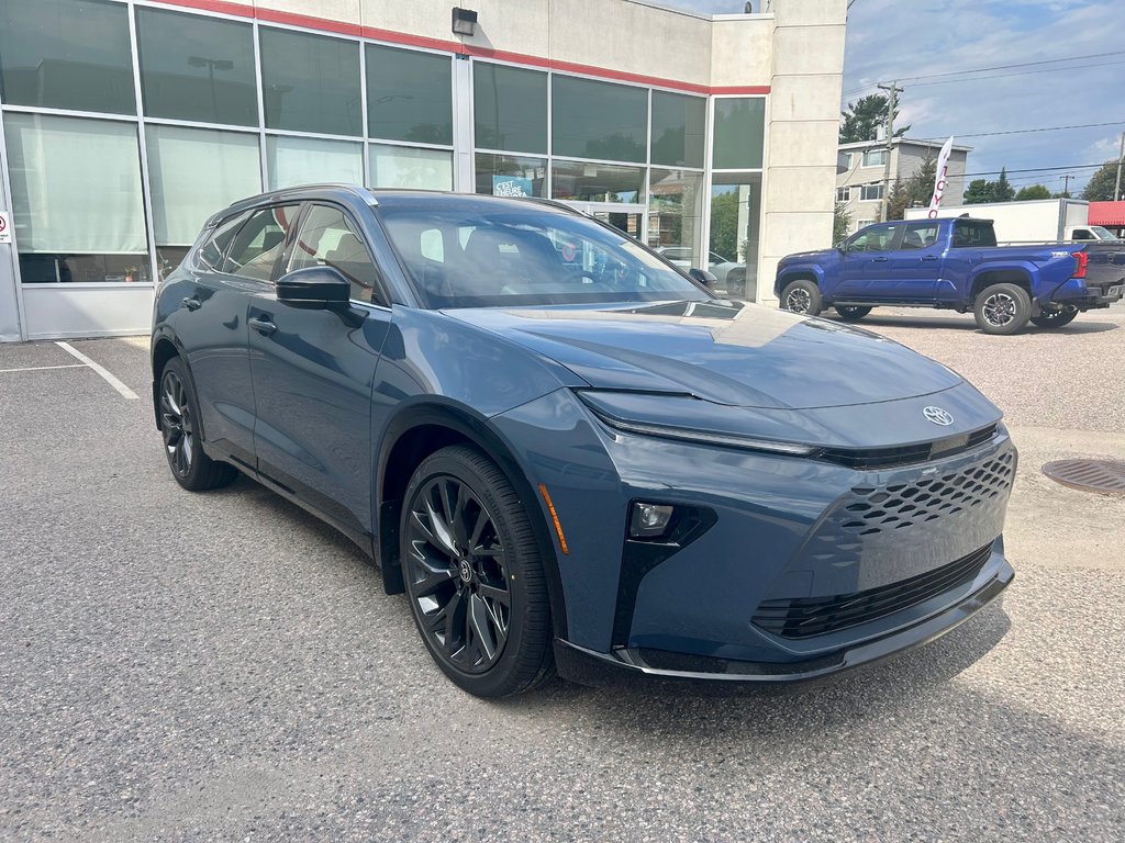 Toyota Crown Signia Limited 2025 à Mont-Laurier, Québec - 3 - w1024h768px