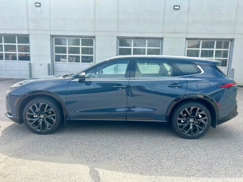 2025 Toyota Crown Signia Limited in Mont-Laurier, Quebec - 8 - w1024h768px