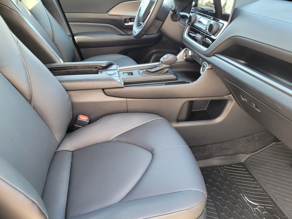 Toyota Grand Highlander XLE (AWD) 2024 à Mont-Laurier, Québec - 12 - w1024h768px