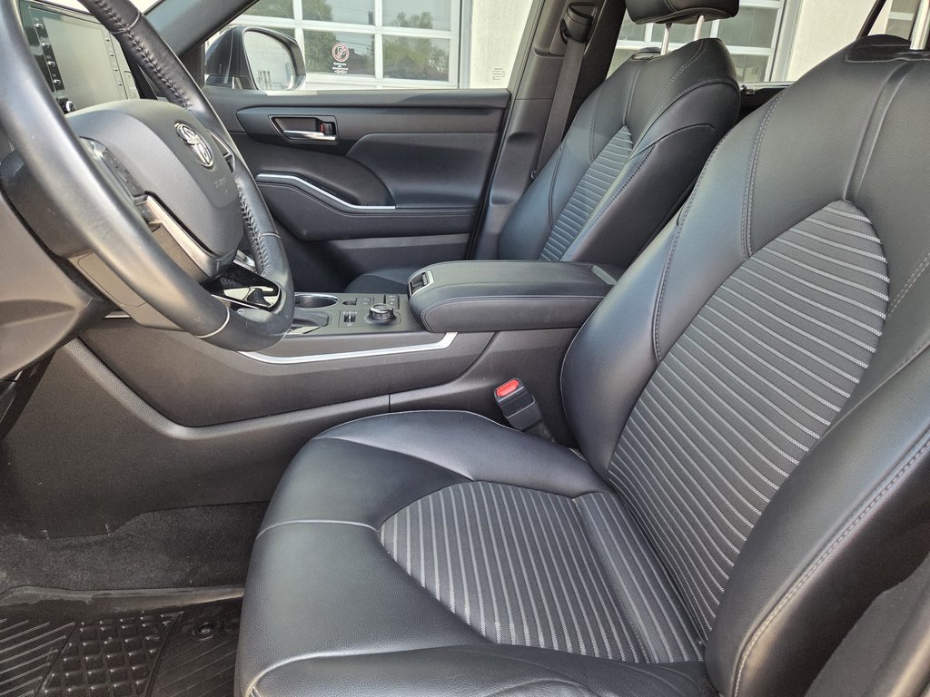 Toyota Highlander XSE (AWD) 2021 à Mont-Laurier, Québec - 11 - w1024h768px