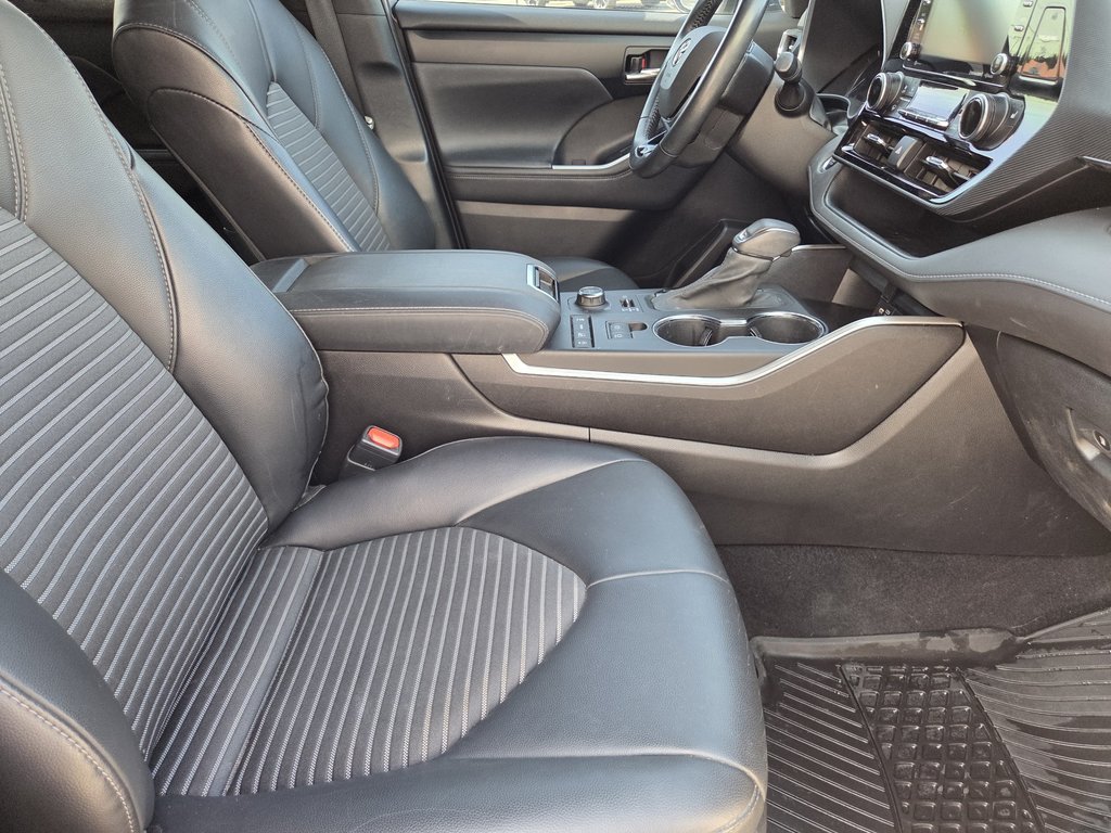 Toyota Highlander XSE (AWD) 2021 à Mont-Laurier, Québec - 12 - w1024h768px