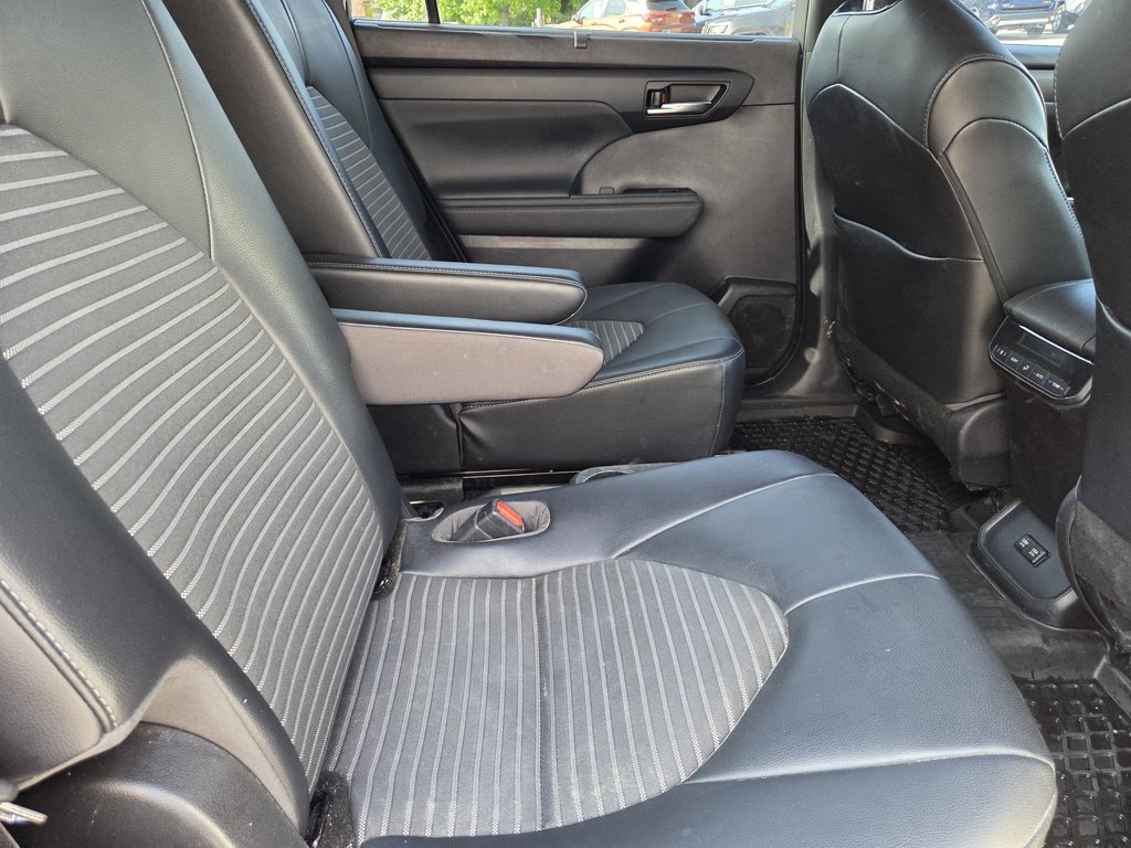 Toyota Highlander XSE (AWD) 2021 à Mont-Laurier, Québec - 14 - w1024h768px