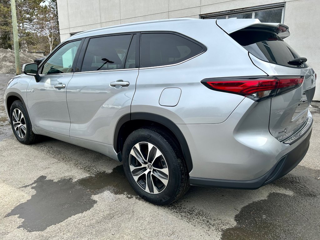 2022 Toyota Highlander XLE (AWD) in Mont-Laurier, Quebec - 7 - w1024h768px
