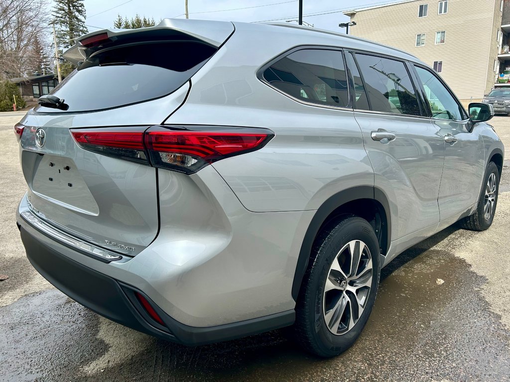 2022 Toyota Highlander XLE (AWD) in Mont-Laurier, Quebec - 5 - w1024h768px