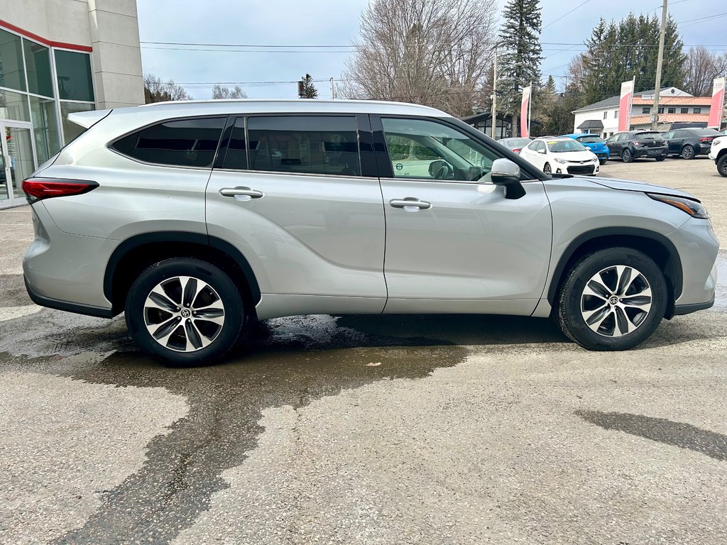 2022 Toyota Highlander XLE (AWD) in Mont-Laurier, Quebec - 4 - w1024h768px