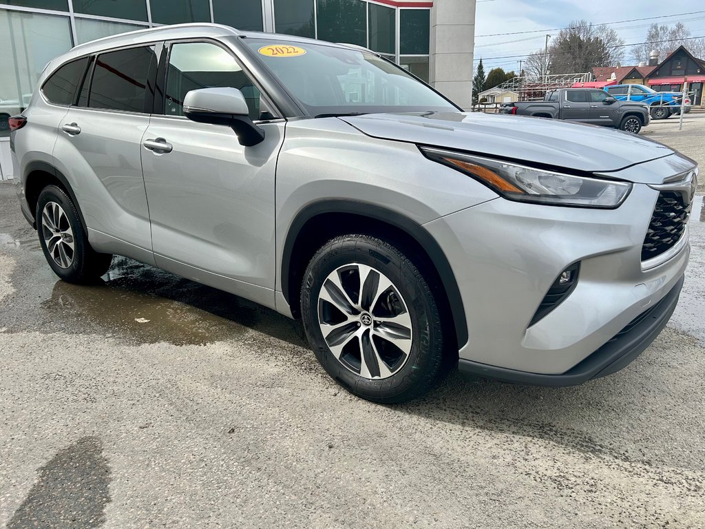 2022 Toyota Highlander XLE (AWD) in Mont-Laurier, Quebec - 3 - w1024h768px