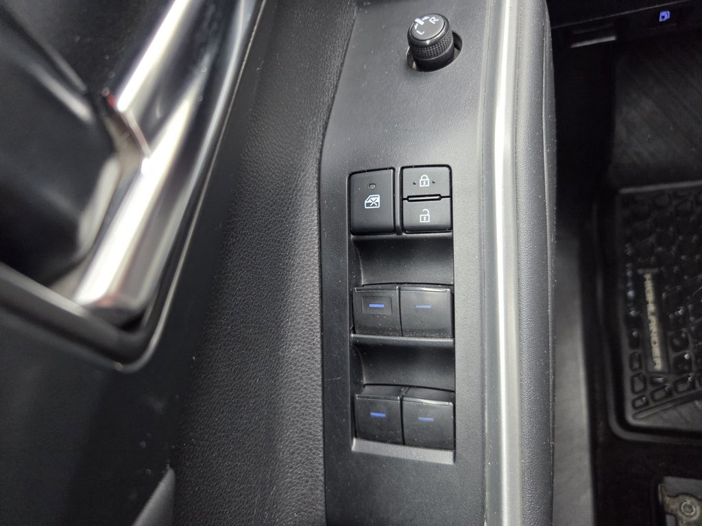 2022 Toyota Highlander XLE in Mont-Laurier, Quebec - 13 - w1024h768px