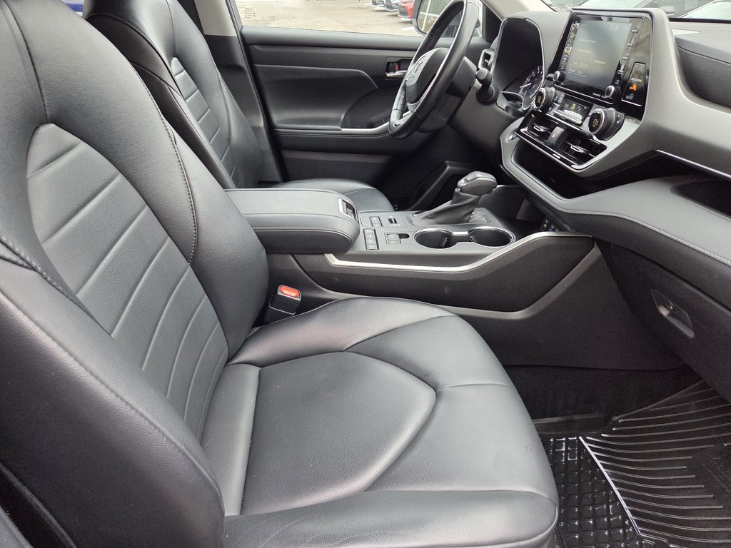 2022 Toyota Highlander XLE in Mont-Laurier, Quebec - 10 - w1024h768px