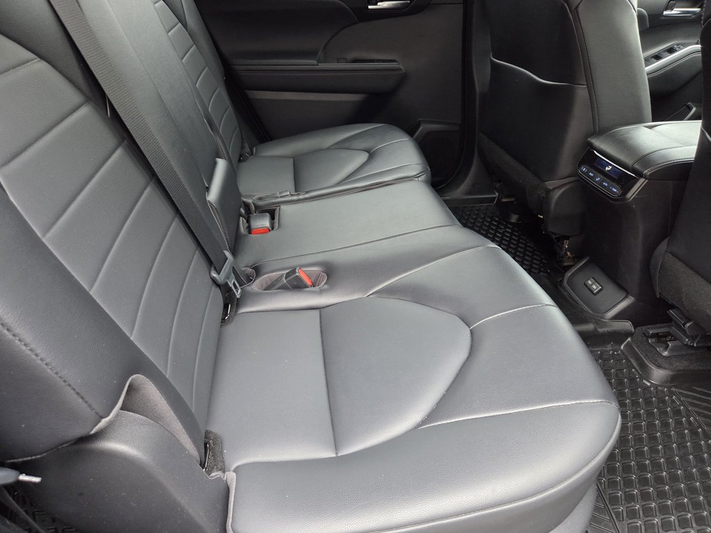 2022 Toyota Highlander XLE in Mont-Laurier, Quebec - 12 - w1024h768px