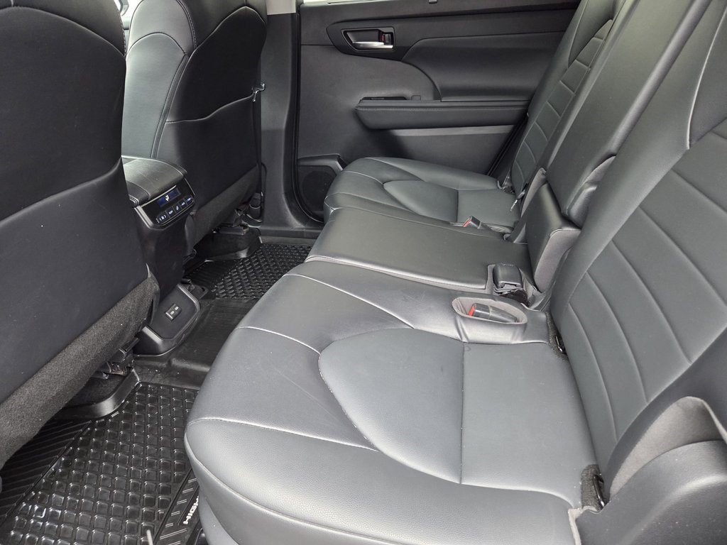 2022 Toyota Highlander XLE in Mont-Laurier, Quebec - 11 - w1024h768px