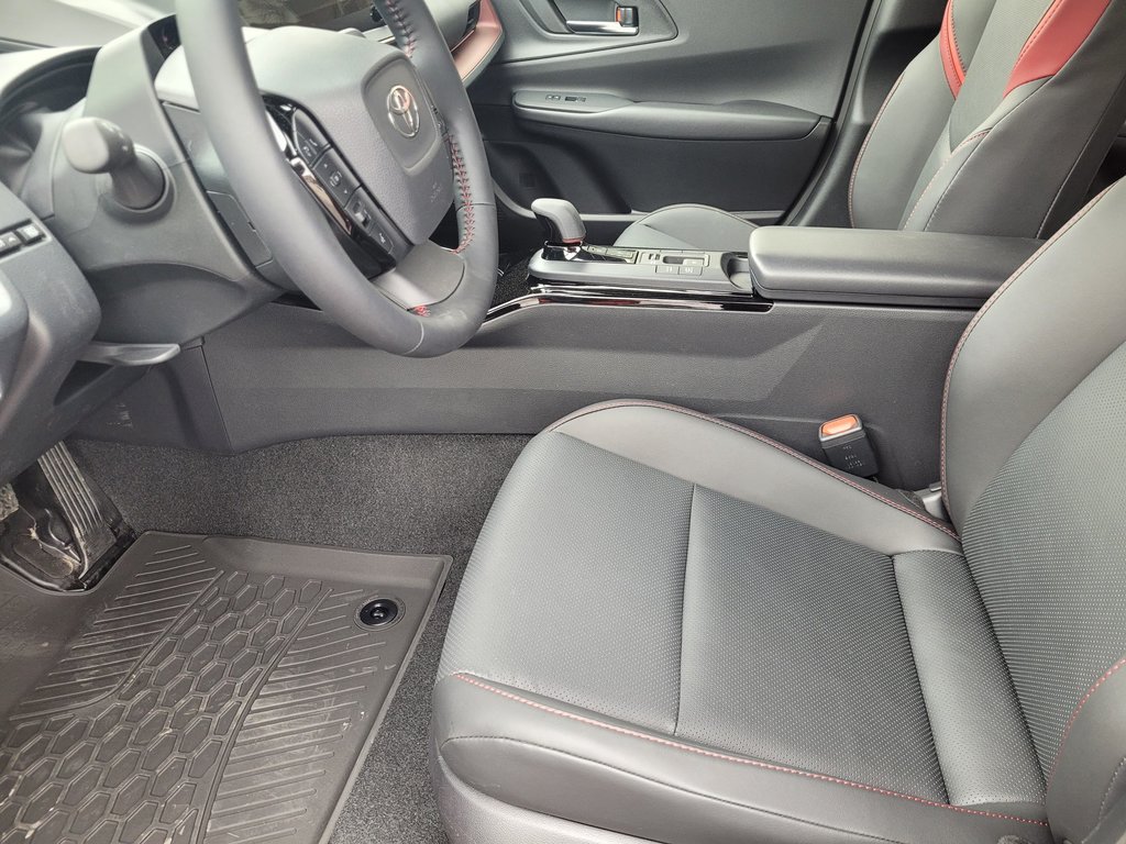 Toyota PRIUS HYBRIDE BRANCHABLE XSE 2025 à Mont-Laurier, Québec - 11 - w1024h768px