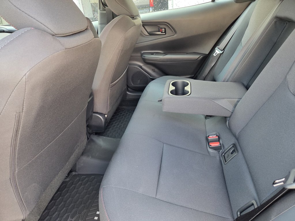 Toyota PRIUS HYBRIDE BRANCHABLE SE 2025 à Mont-Laurier, Québec - 13 - w1024h768px
