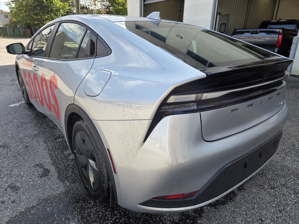Toyota PRIUS HYBRIDE BRANCHABLE SE 2025 à Mont-Laurier, Québec - 8 - w1024h768px