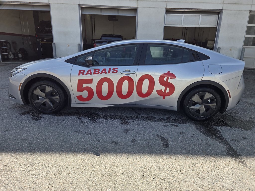 Toyota PRIUS HYBRIDE BRANCHABLE SE 2025 à Mont-Laurier, Québec - 9 - w1024h768px