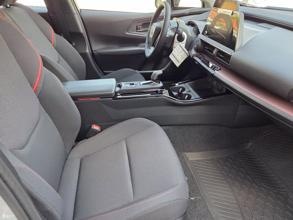 Toyota PRIUS HYBRIDE BRANCHABLE SE 2025 à Mont-Laurier, Québec - 12 - w1024h768px