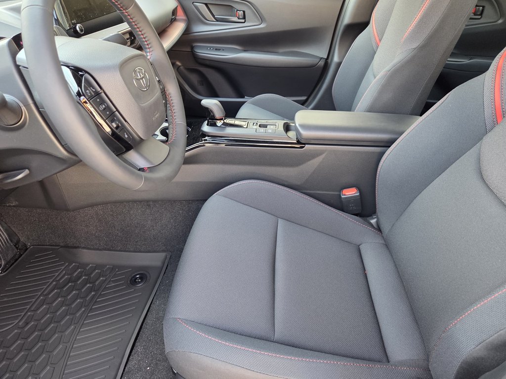 Toyota PRIUS HYBRIDE BRANCHABLE SE 2025 à Mont-Laurier, Québec - 11 - w1024h768px