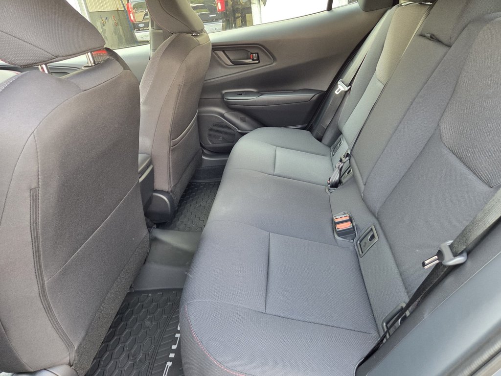 Toyota PRIUS HYBRIDE BRANCHABLE SE 2025 à Mont-Laurier, Québec - 13 - w1024h768px