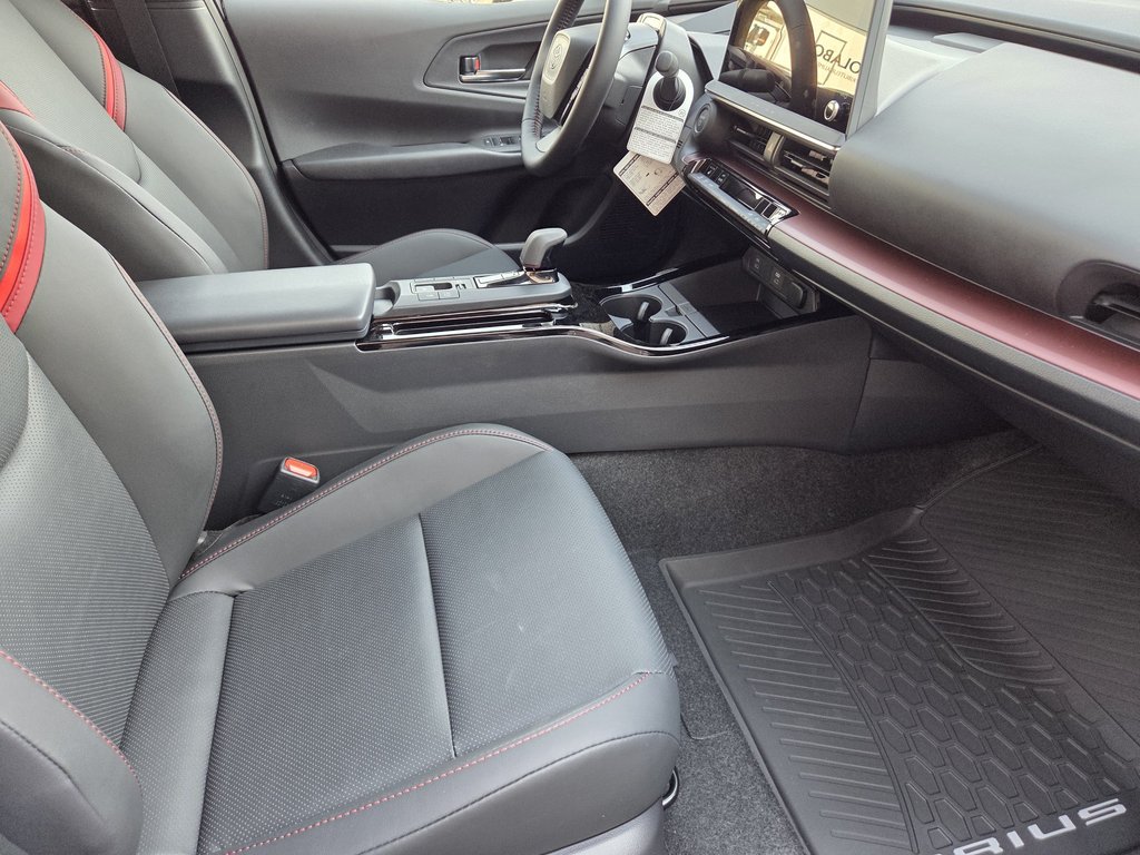 Toyota PRIUS HYBRIDE BRANCHABLE XSE 2025 à Mont-Laurier, Québec - 12 - w1024h768px