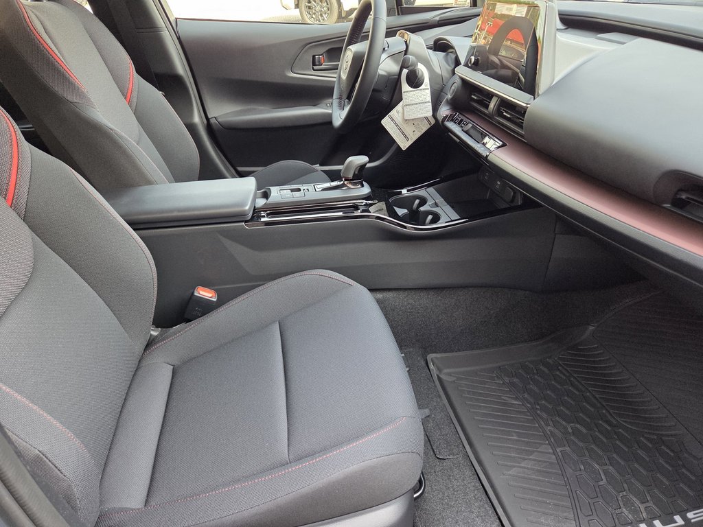 Toyota PRIUS HYBRIDE BRANCHABLE SE 2026 à Mont-Laurier, Québec - 12 - w1024h768px