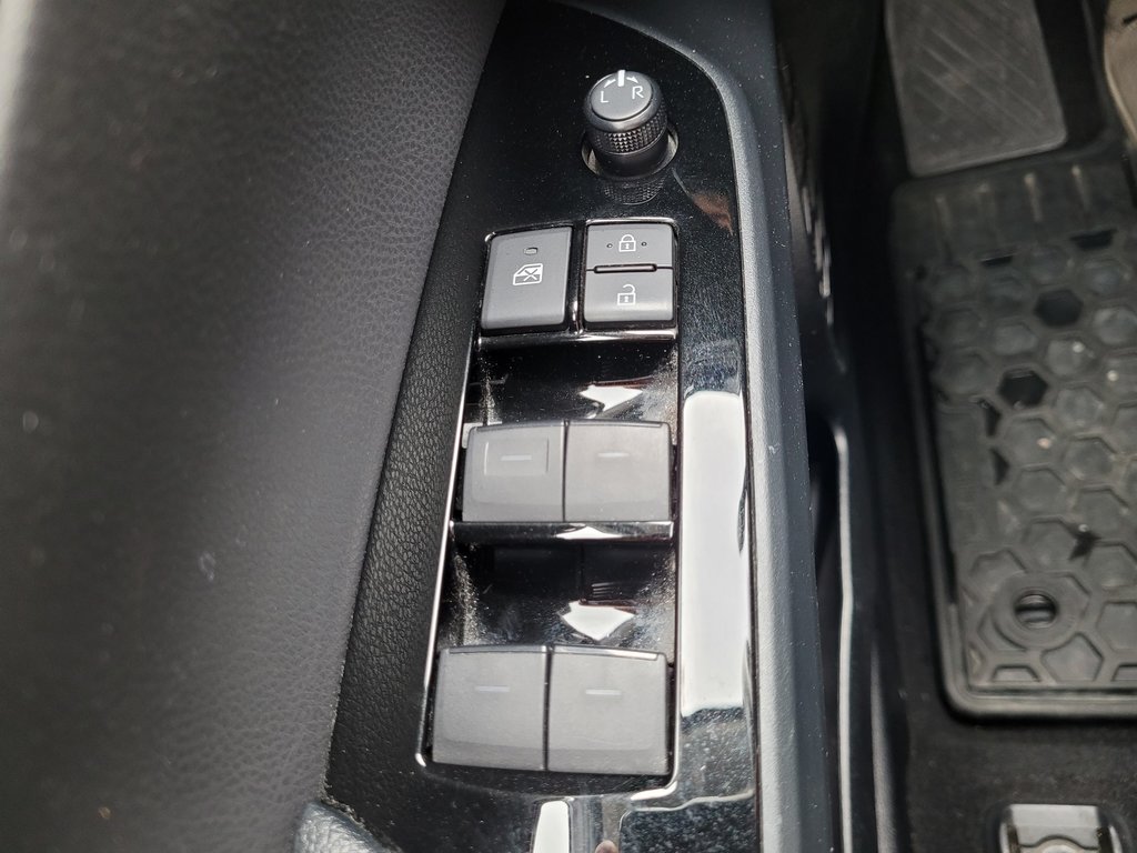 2019 Toyota PRIUS PRIME in Mont-Laurier, Quebec - 15 - w1024h768px