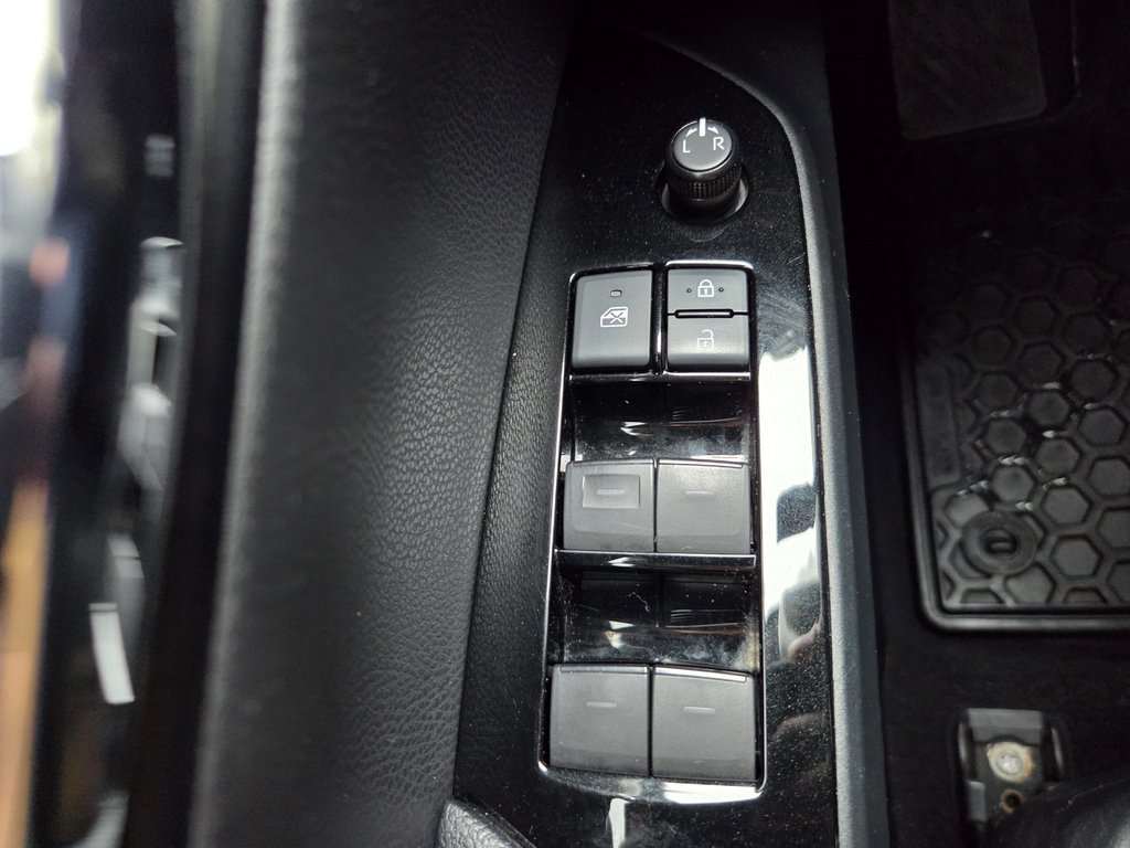 2019 Toyota PRIUS PRIME BASE in Mont-Laurier, Quebec - 14 - w1024h768px