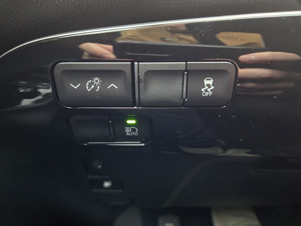 2019 Toyota PRIUS PRIME BASE in Mont-Laurier, Quebec - 15 - w1024h768px