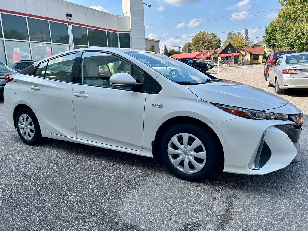 2020 Toyota PRIUS PRIME Upgrade in Mont-Laurier, Quebec - 3 - w1024h768px