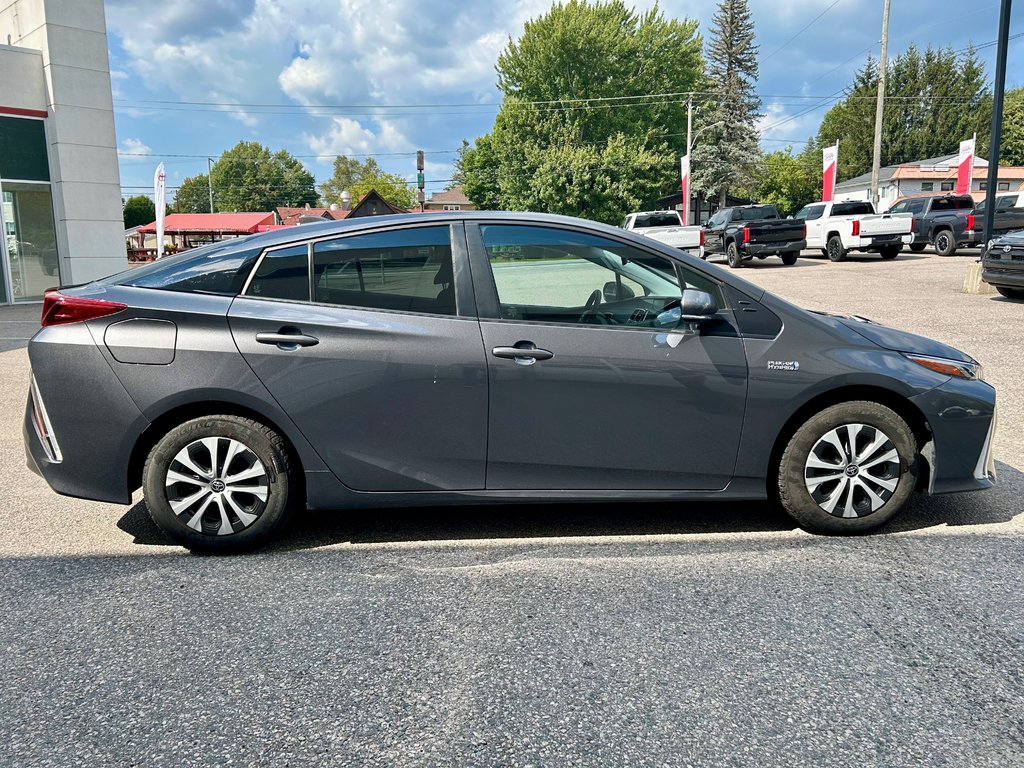 2022 Toyota PRIUS PRIME in Mont-Laurier, Quebec - 4 - w1024h768px