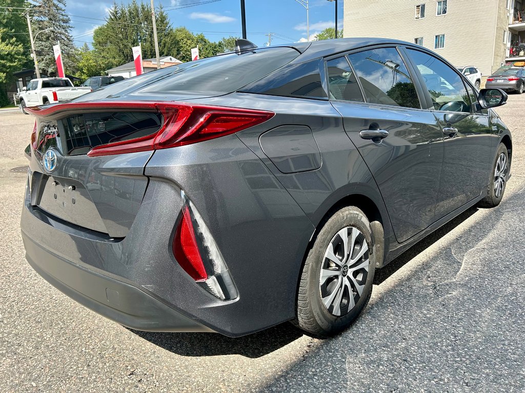 2022 Toyota PRIUS PRIME in Mont-Laurier, Quebec - 5 - w1024h768px