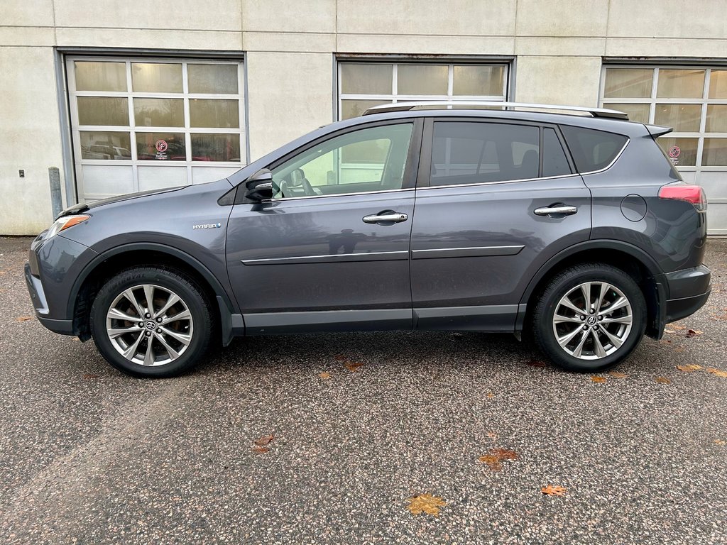 2017 Toyota RAV4 Hybrid Limited (AWD) in Mont-Laurier, Quebec - 8 - w1024h768px