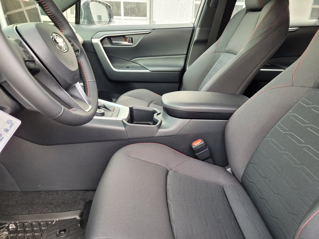Toyota RAV4 HYBRIDE RECHARGEABLE SE 2025 à Mont-Laurier, Québec - 10 - w1024h768px