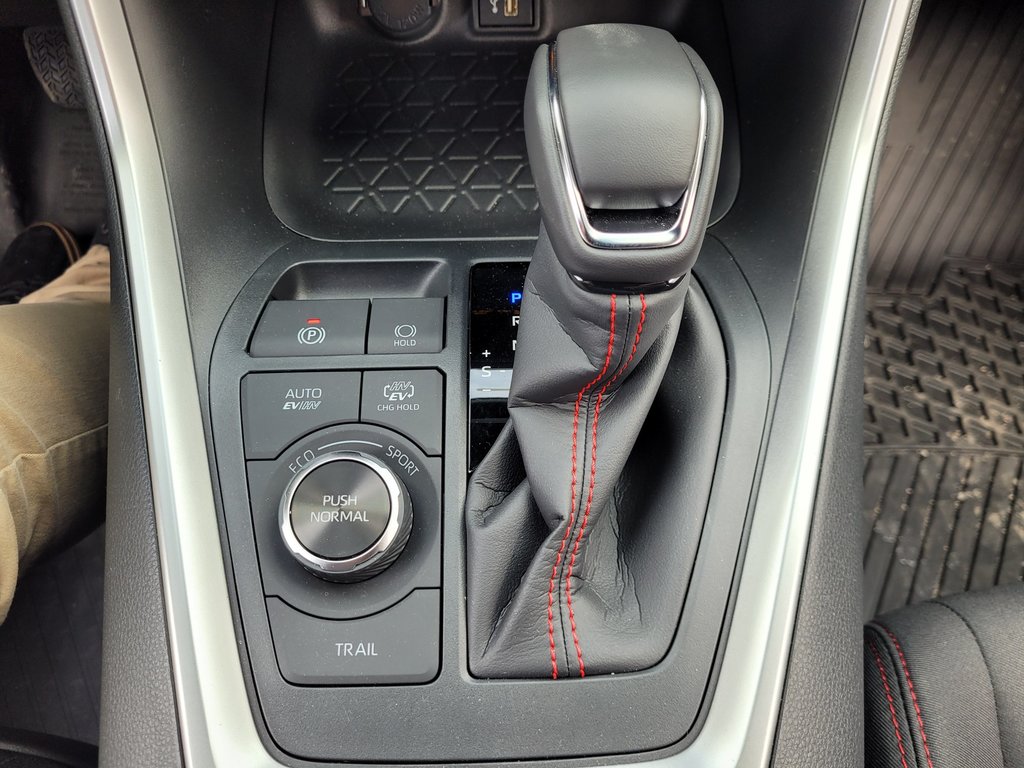 Toyota RAV4 HYBRIDE RECHARGEABLE SE 2025 à Mont-Laurier, Québec - 16 - w1024h768px