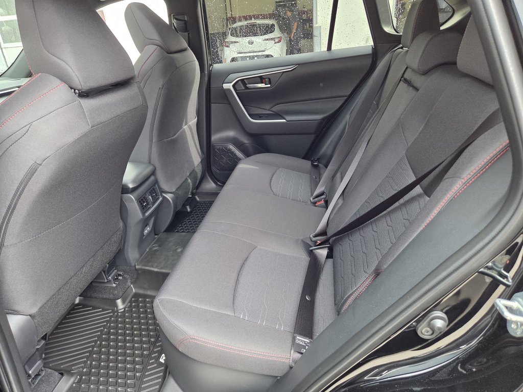 Toyota RAV4 HYBRIDE RECHARGEABLE SE 2025 à Mont-Laurier, Québec - 10 - w1024h768px